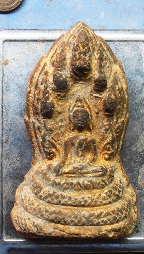 พระโคลนสมอปางนาคปรก สวยๆทองเดิมๆครับ