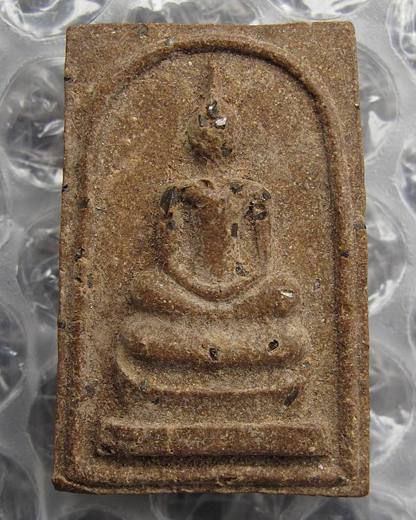 พระสมเด็จโนนผึ้ง หลวงปู่หมุน ออกวัดโนนผึ้ง ปี ๔๐ พิมพ์เล็ก โรยพลอยเสก เกศาเยาะมากครับ 