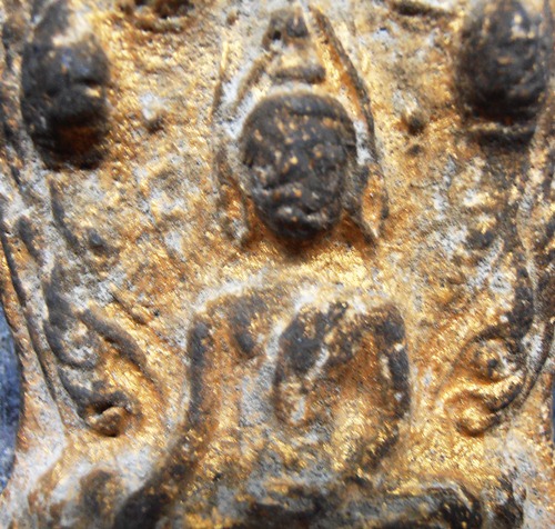 พระโคนสมอเนื้อดินกรุวังหน้า อยุธยา ลงทองสวยๆเก่าๆครับ