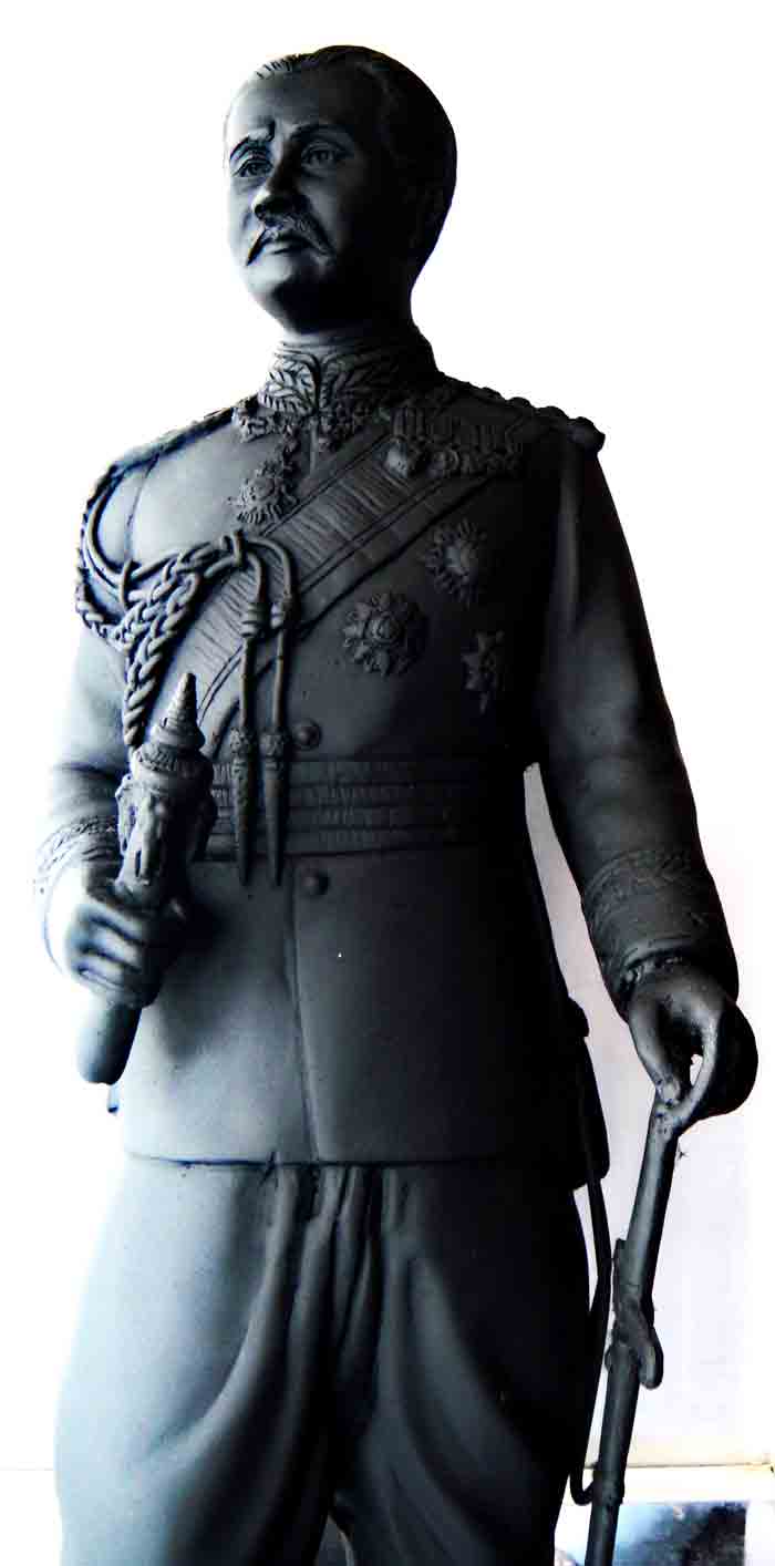 รูปหล่อในหลวงเสด็จพ่อรัชกาลที่ 5 ขนาดบูชาสวยงามสง่า