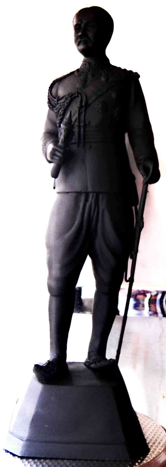 รูปหล่อในหลวงเสด็จพ่อรัชกาลที่ 5 ขนาดบูชาสวยงามสง่า