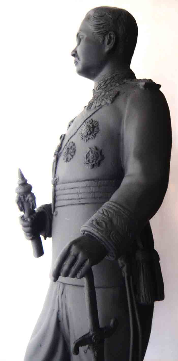 รูปหล่อในหลวงเสด็จพ่อรัชกาลที่ 5 ขนาดบูชาสวยงามสง่า