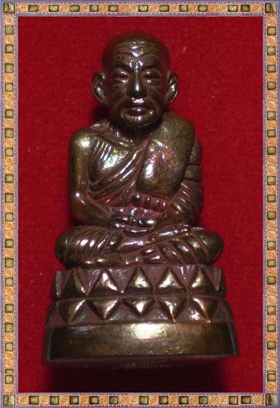 หลวงพ่อทวดบัวรอบ เลื่อนสมณศักดิ์ ๔๙ ออกปี ๒๕๕๓ เนื้อนวะ พร้อมกล่องเดิม สวย เดิม