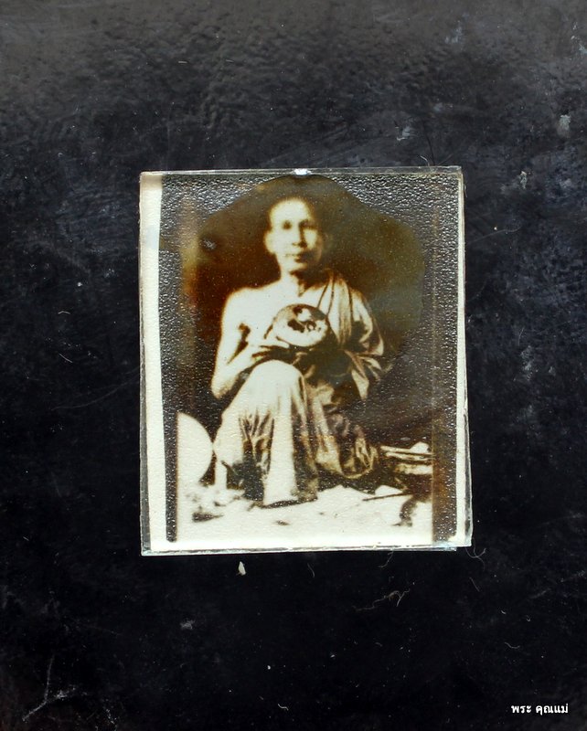 รูปถ่ายอัดกระจกหลวงพ่อโอภาสี 