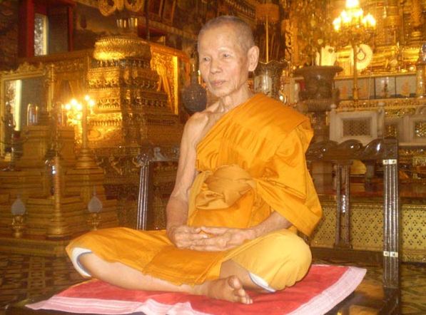 เหรียญทองแดงรุ่นแรก พิมพ์คอขีด ปี ๒๕๒๓ หลวงปู่บัว ถามโก (เคาะเดียว)