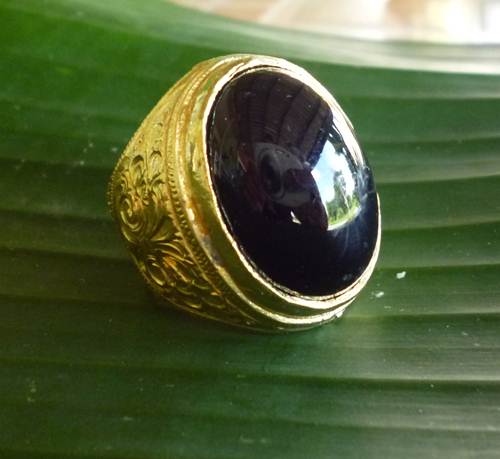 แหวนทองสตางค์ สำหรับผู้ชาย สวมใส่เสริมราศีประจำวัน ของใหม่ ด้านข้างตอกลาย เสริมสิริมงคลครับ หัวสีดำ