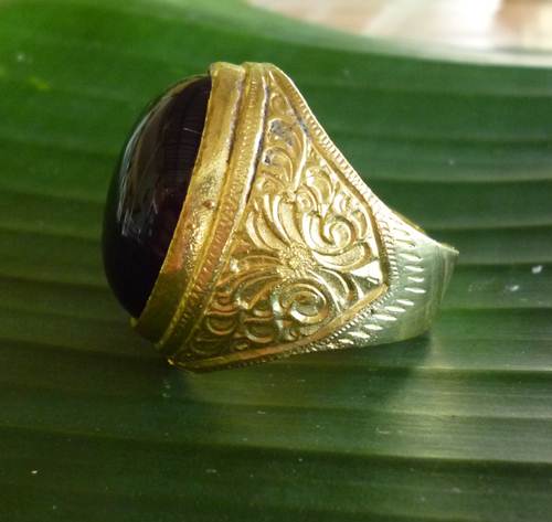 แหวนทองสตางค์ สำหรับผู้ชาย สวมใส่เสริมราศีประจำวัน ของใหม่ ด้านข้างตอกลาย เสริมสิริมงคลครับ หัวสีดำ