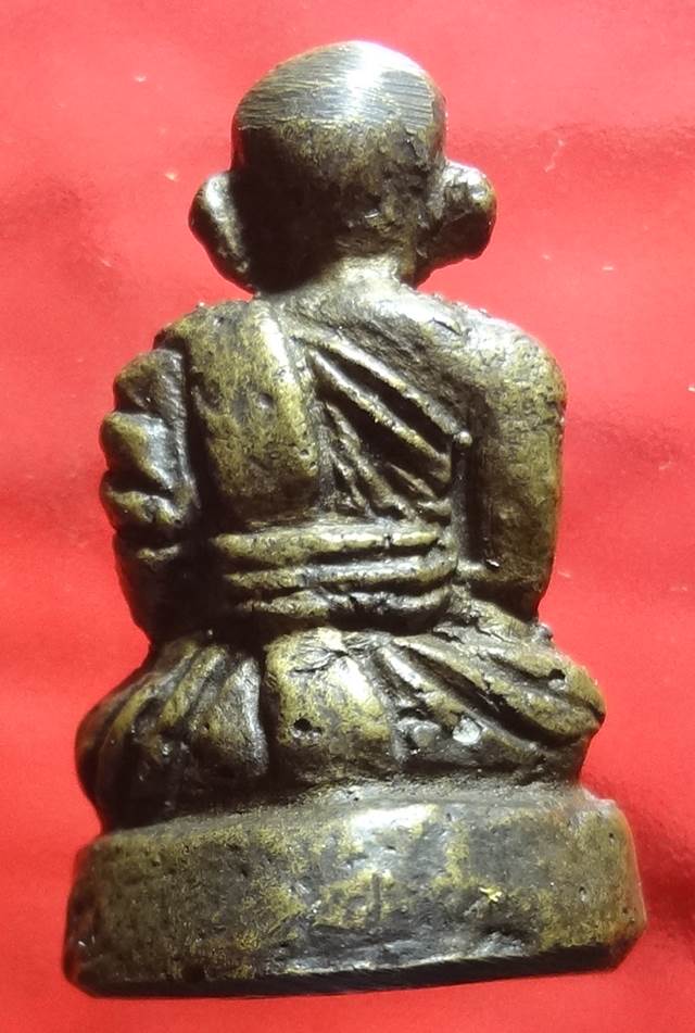  พระรูปหล่อหลวงพ่อไปล่ รุ่น 2 ล้างป่าช้าครับ