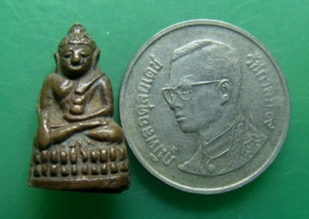 **วัดใจ**พระชัยวัฒน์ เนื้อโลหะผสม เก่าๆ ไม่ทราบที่**สวยๆ เชิญชมครับ