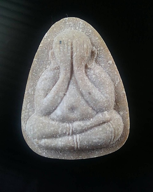 พระปิดตามหาลาภหลวงพ่อยิด วัดหนองจอก "รุ่นไตรมาส" ผสมเกษา ปี 37