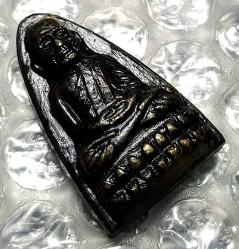 หลวงปู่ทวด ปี 2524 หน้าวงเดือน หลังสามจุด 