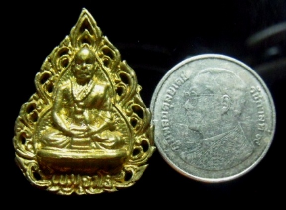**วัดใจ**เหรียญหล่อรูปเหมือนลายฉลุ หลวงปู่พรหมมา เขมจาโร วัดสวนหินผานางคอย จ.อุบลฯ**