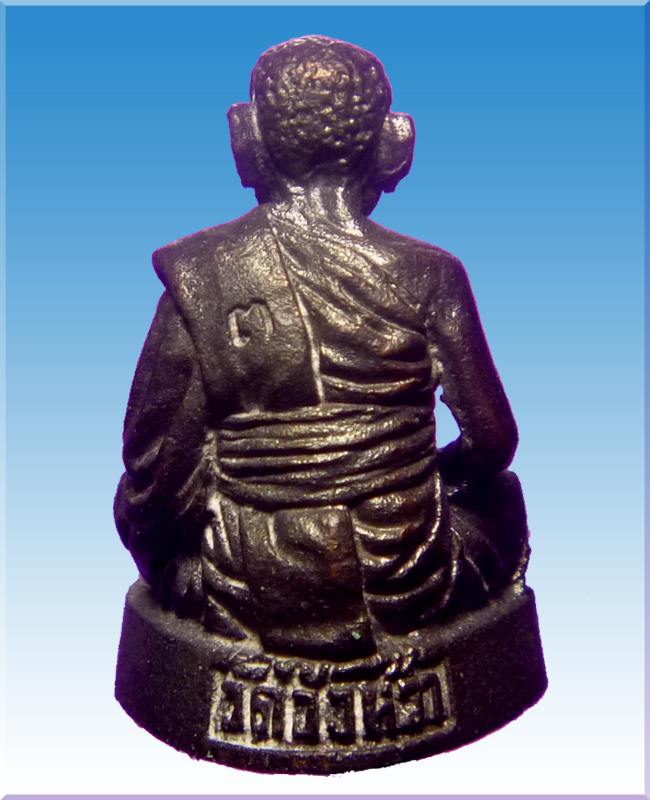 รูปหล่อลอยองค์หลวงปู่คร่ำวัดวังหว้าองค์โค้ตเลข๓ ด้านหลัง