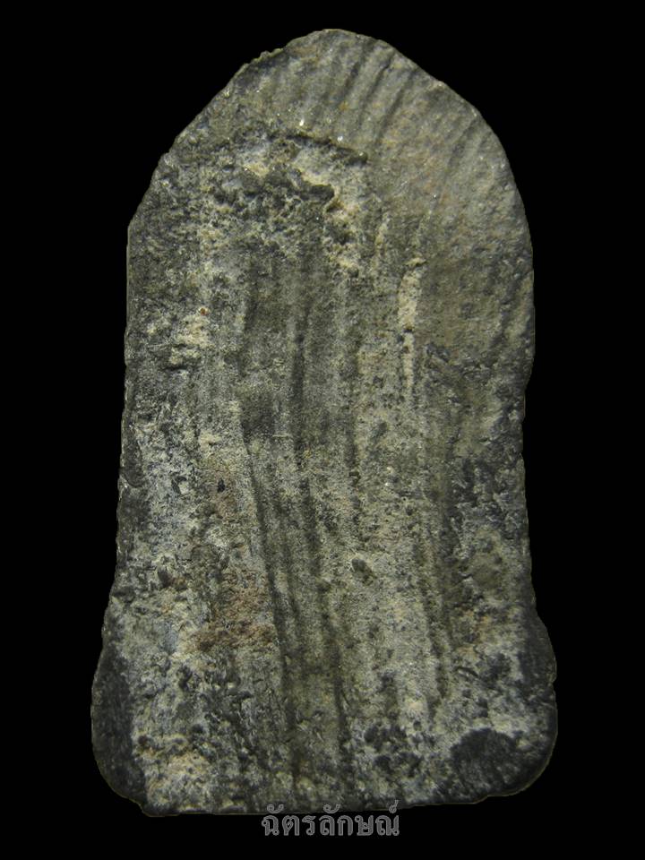 พระร่วงนั่งซุ้มข้างขีด ลพบุรี