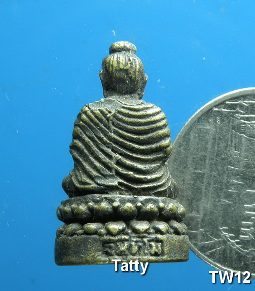 รูปหล่อ ด้านหลังเขียน "จันทิโม"