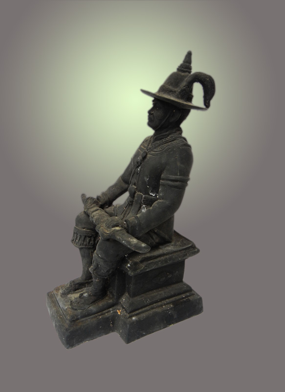 พระบูชา สมเด็จพระเจ้าตากสินมหาราช เนื้อโลหะเก่า จากหิ้ง สวย