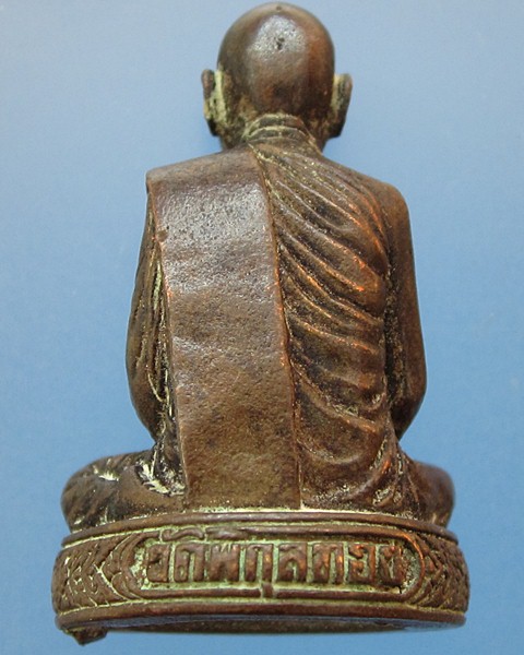 รูปหล่อหลวงพ่อแพ ไม่ทราบปีครับ