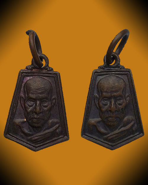 2 องค์ เคาะเดียวครับ - เหรียญห้าเหลี่ยม หลวงพ่อสงฆ์ วัดเจ้าฟ้าศาลาลอย จ.ชุมพร ปี 2526 เนื้อทองแดง