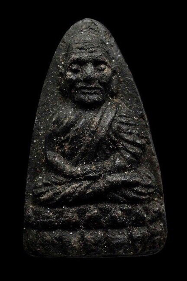 ((วัดใจ))หลวงปู่ทวด เนื้อว่าน ปี 24 พิมพ์ใหญ่ จมูกโด่ง คมชัด สวยระดับประกวดครับ