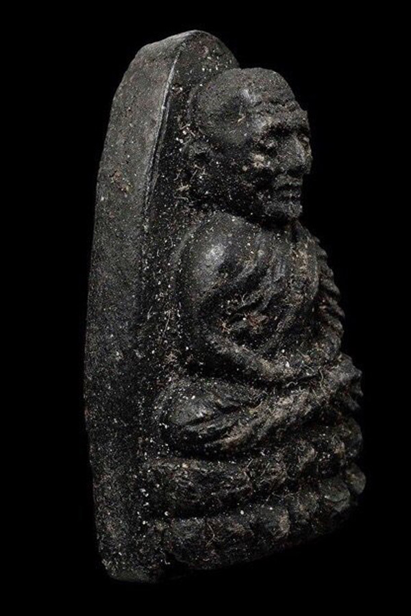 ((วัดใจ))หลวงปู่ทวด เนื้อว่าน ปี 24 พิมพ์ใหญ่ จมูกโด่ง คมชัด สวยระดับประกวดครับ