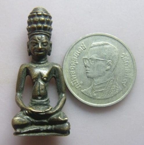 **วัดใจ**พระรูปหล่อศิลปสวยคล้ายแบบบายน เนื้อโลหะผสม เก่า ไม่ทราบที่**สวย เชิญชมครับ
