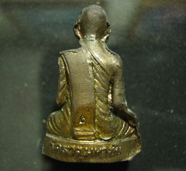 "" หล่อปั๊ม รุ่นแรก เนื้อทองเหลือง หลวงปู่คำพันธ์ ผิวหิ้งครับ ""