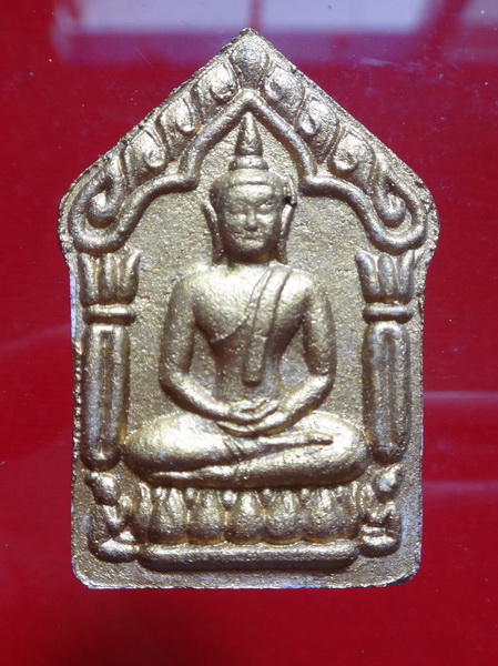 ขุนแผนหลวงพ่อสาคร (ออกวัดชุมแสง ระยอง) เนื้อผงทาทอง สวยเดิม