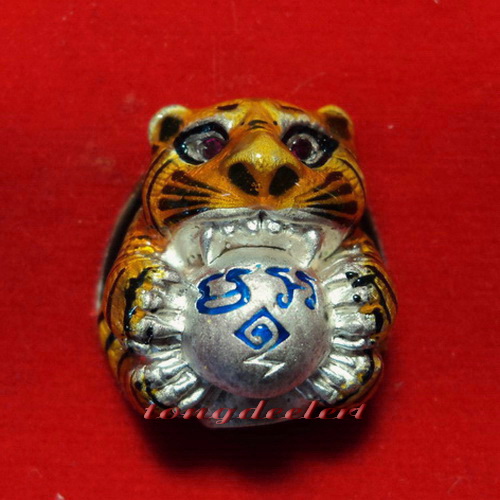 ลูกอมเจ้าพญาเสือ(เสือโปเกม่อน) หลวงพ่อเปิ่น วัดบางพระ เนื้อเงินลงยาตะกรุดทองคำ สวยมากค่ะ