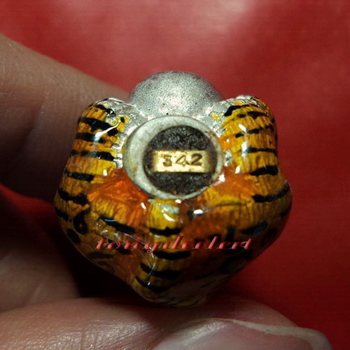 ลูกอมเจ้าพญาเสือ(เสือโปเกม่อน) หลวงพ่อเปิ่น วัดบางพระ เนื้อเงินลงยาตะกรุดทองคำ สวยมากค่ะ