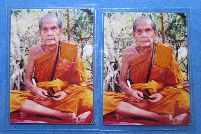 วัดใจ150+รูปถ่ายหลวงปู่หมุน2รูป ออกวัดซับลำใย ปี2543กว้าง1.5 นิ้ว สูง 2 นิ้ว ติดจีวร +เกศา