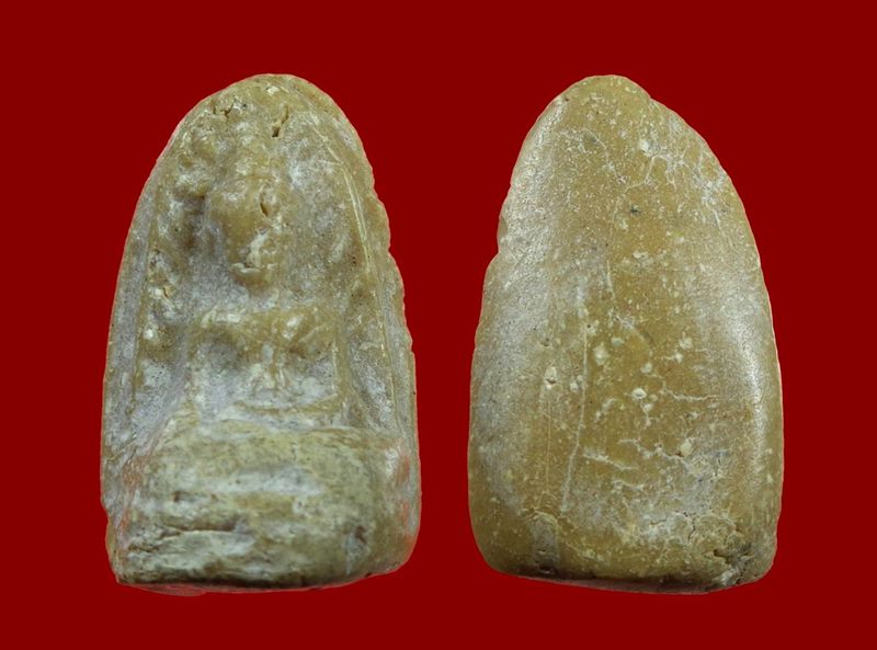 พระรอดเนื้อผงน้ำมันเขี้ยวงู หลวงพ่อกวย