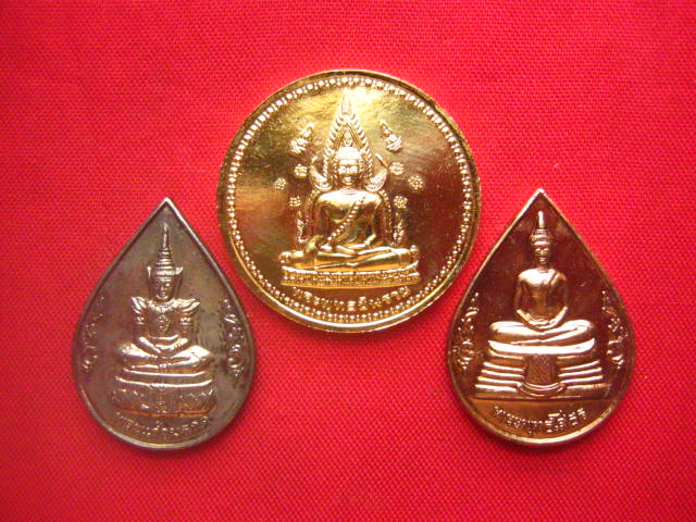 ชุดเหรียญ พิธีมหาพุทธาภิเษก ณ พระอุโบสถ วัดพระศรีรัตนศาสดาราม รุ่นร่ำรวย มั่งมี ศรีสุข