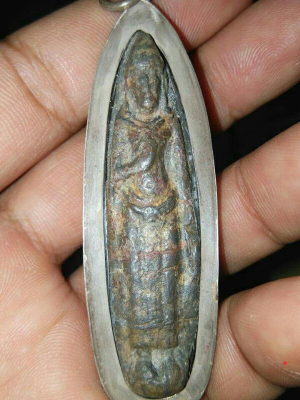 พระร่วงยืนสนิมแดง