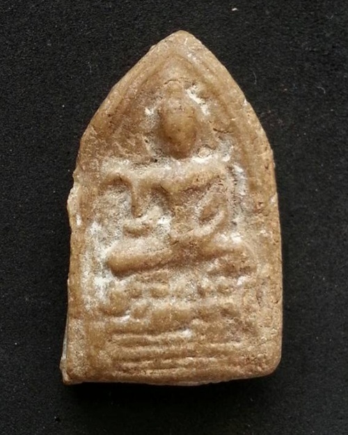 พระผงน้ำมันพิมพ์พุทธกวัก กรุวัดชนะสงคราม กทม.