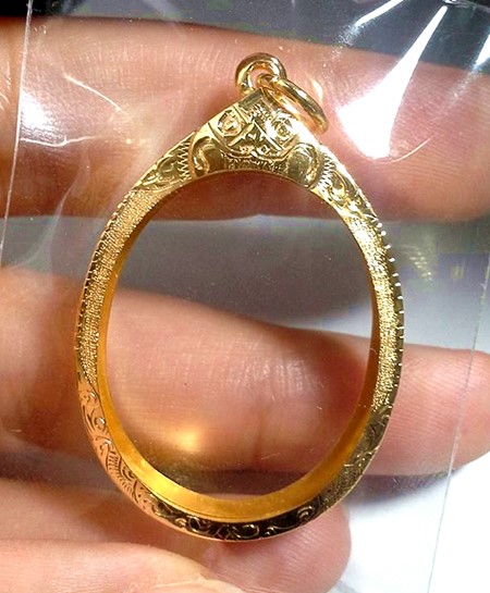  กรอบทองยกซุ้ม ใส่พระผงดวงเศรษฐี หลวงปู่หมุน/ผูกพัทธสีมาลป.ทิมน้ำหนัก1.45 กรัมราคา2590 บาท