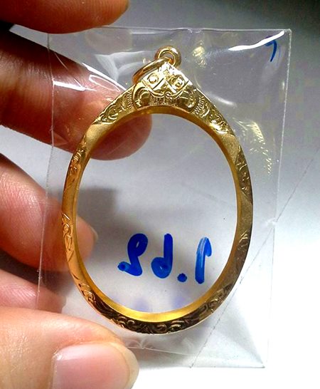  กรอบทองยกซุ้ม ใส่เหรียญหลวงพ่อคูณปี19/อ.นำ/ปรก8รอบ/เกจิอื่นๆที่มีขนาดกว้าง2.6ซม.สูง3.4ซม.