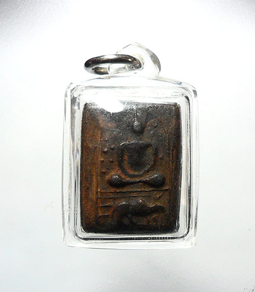 พระเนื้อดิน 12 ราศี หลวงพ่อเล็ก วัดท่าอิฐ พ.ศ. 24×× ปีฉลู ทรงวัว จ.ฉะเชิงเทรา