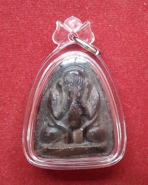 พระปิดตามหาอุตม์ หลวงพ่อแพ วัดพิกุลทอง สิงห์บุรี รุ่นจงอางศึก ปี 2514 องค์นี้รักแดง