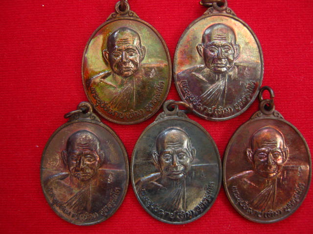 เคาะเดียว 5 เหรียญ...เหรียญ 7 รอบ หลวงปู่ทิม วัดพระขาว จ.อยุธยา ที่ระลึกอายุครบรอบ 84 ปี  2540