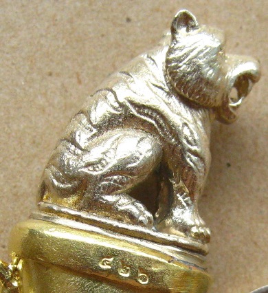 พญาเสือเขี้ยวตัน โชคมงคล หมายเลข426เนื้อโลหะร่วมพิธีพุทธาภิเษกวัดสุทัศน ปลุกเสกโดยพ่อท่านเขียวและพ่อ