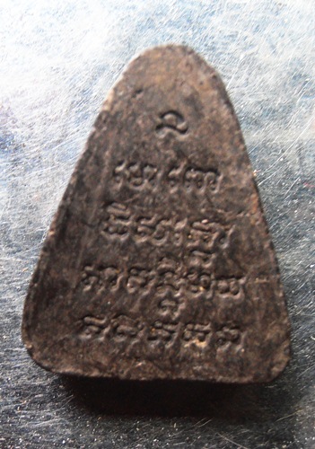 หลวงปู่ทวดเนื้อว่าน หลังหนังสือห้าแถว สวยๆครับ