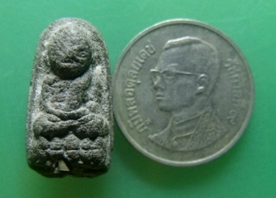 **วัดใจ**หลวงปู่ทวดเนื้อว่านพิมพ์พระรอดจิ๋ว ฝังตะกรุดนารายณ์เเปลงรูป**สวยๆ หายาก เชิญชมครับ2