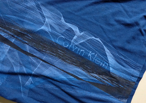 เสื้อยืด Calvin Klein ของแท้ คอวี พิเศษมีแถมเสื้อให้ฟรีอีก2ตัวครับ ( LEVI'S กับ OLD NAVY )