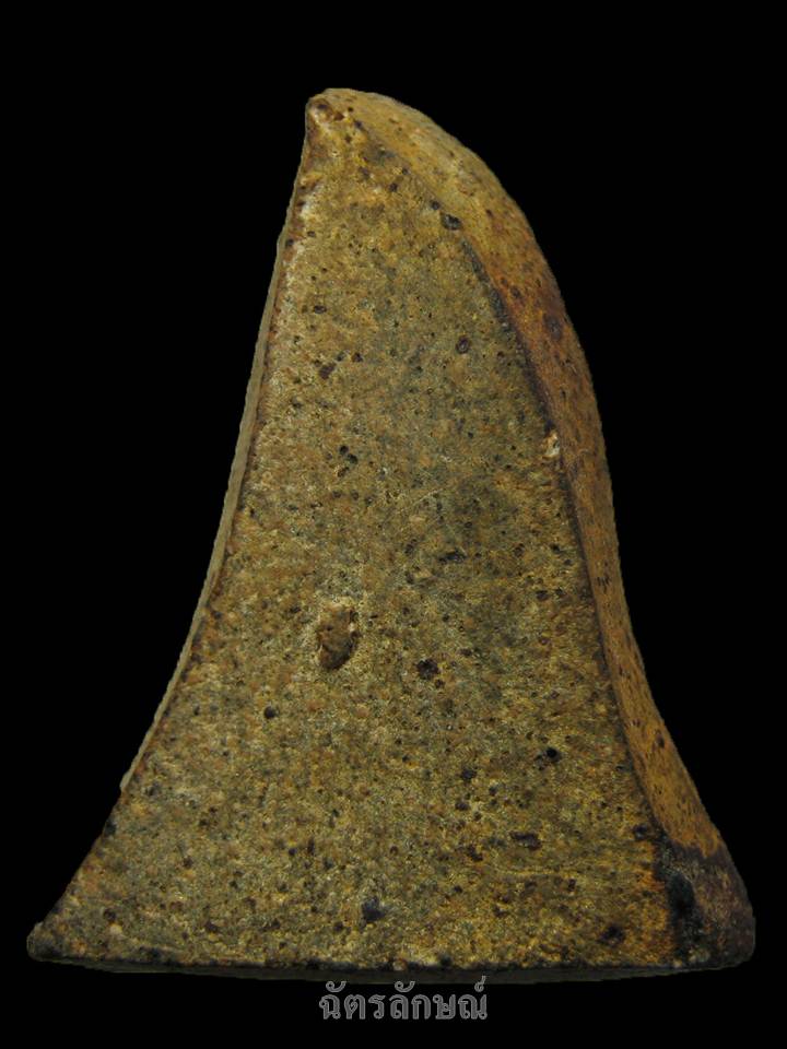 พระร่วงนั่งเข่ากว้างกรุสุโขทัย