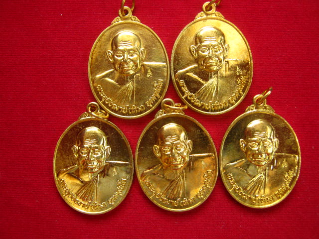 เคาะเดียว 5 เหรียญ...เหรียญ 7 รอบ หลวงปู่ทิม วัดพระขาว ที่ระลึกอายุครบรอบ 84 ปี กะไหล่ทอง 2540