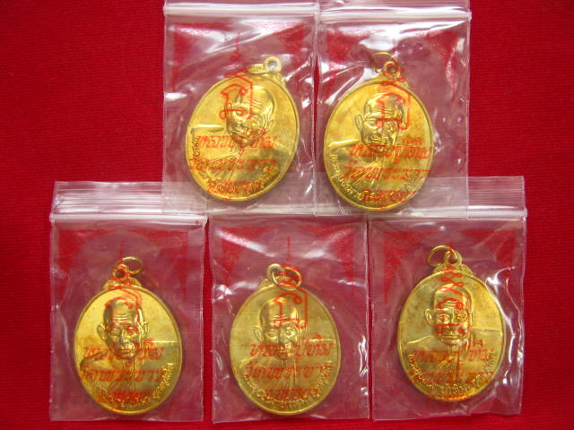 เคาะเดียว 5 เหรียญ...เหรียญ 7 รอบ หลวงปู่ทิม วัดพระขาว ที่ระลึกอายุครบรอบ 84 ปี กะไหล่ทอง 2540