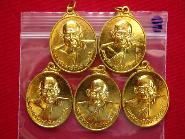 เคาะเดียว 5 เหรียญ...เหรียญ 7 รอบ หลวงปู่ทิม วัดพระขาว ที่ระลึกอายุครบรอบ 84 ปี กะไหล่ทอง 2540