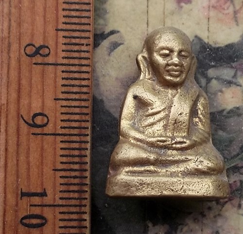 วัดใจเริ่ม 10 บาท กับ รูปหล่อหลวงพ่อเงิน .…AP31