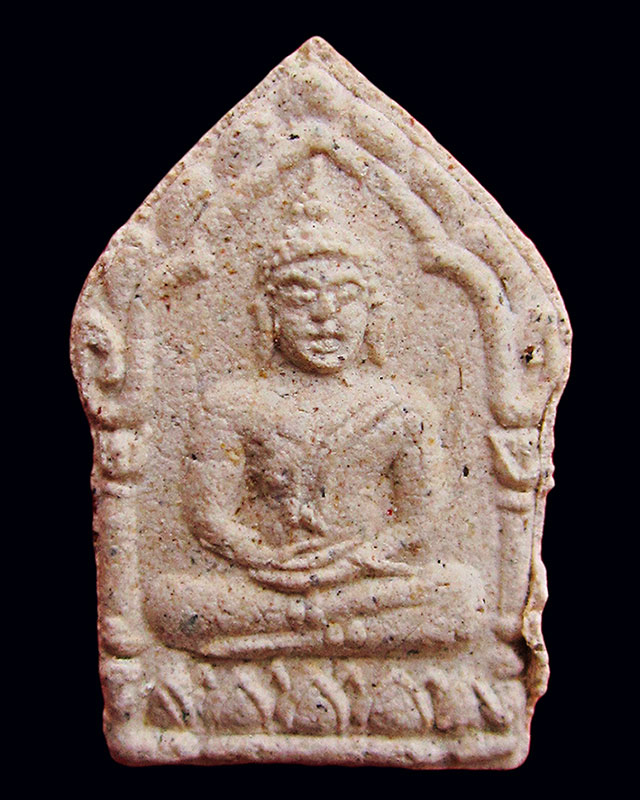 พระขุนแผนจิ๋วหลังนะฤๅชัย หลวงพ่อสาคร มนุญโญ วัดหนองกรับ จ.ระยอง เนื้อขาว ผงพรายกุมาร รุ่นแรก ปี ๒๕๓๐