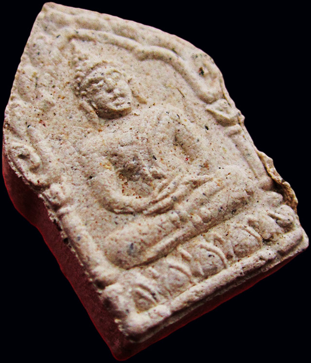 พระขุนแผนจิ๋วหลังนะฤๅชัย หลวงพ่อสาคร มนุญโญ วัดหนองกรับ จ.ระยอง เนื้อขาว ผงพรายกุมาร รุ่นแรก ปี ๒๕๓๐